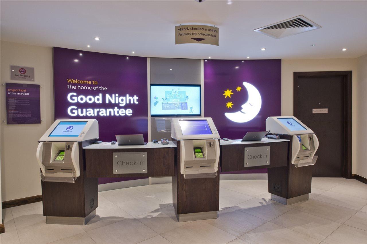 Premier Inn London Chiswick Exterior foto